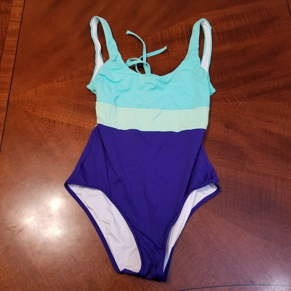 Lands End color block one-piece swimsuit sz 8